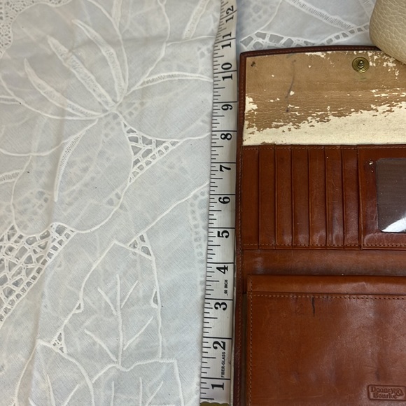 Vintage Dooney & Bourke wallet. Beige/brown - Picture 6 of 8